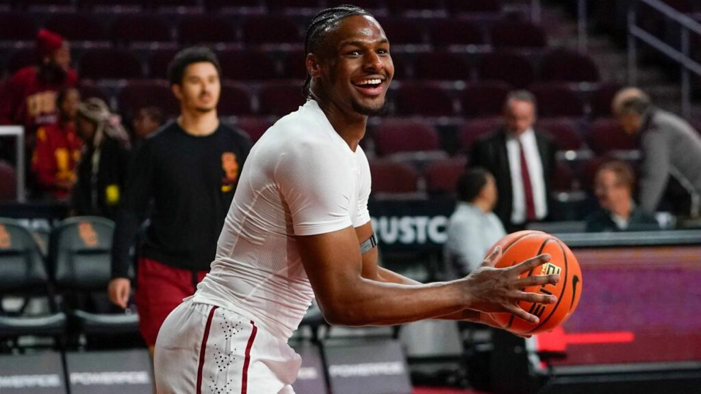 Bronny James cerca de debutar en NCAA