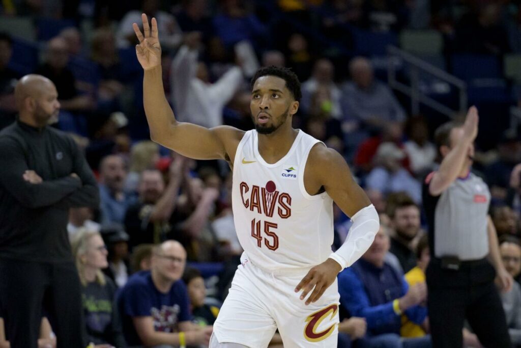 Donovan Mitchell conduce a los Cavs a vencer a los Pelicans
