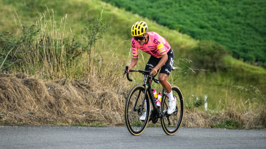 Ecuador deja fuera de las olimpiadas al campeón olímpico Richard Carapaz