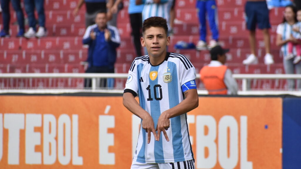 El Manchester City hace oficial el fichaje de Echeverri