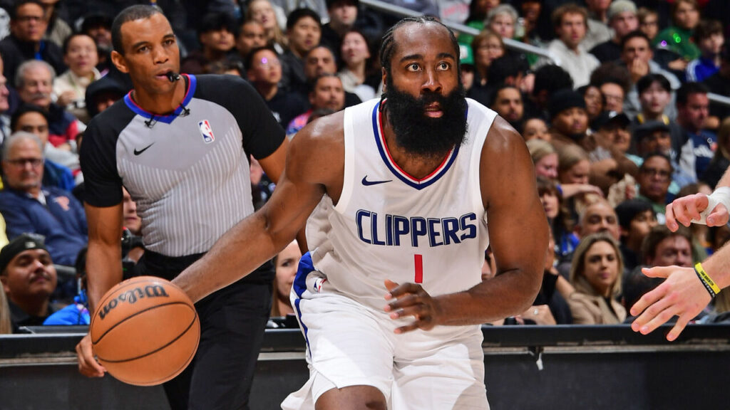 James Harden llega a los 25,000 puntos en la NBA