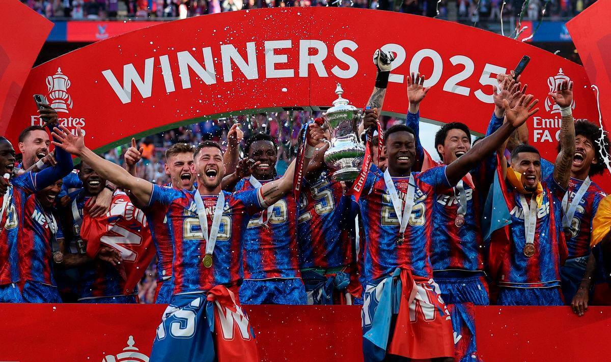 Crystal Palace vence al Liverpool y levanta primer título de la temporada
