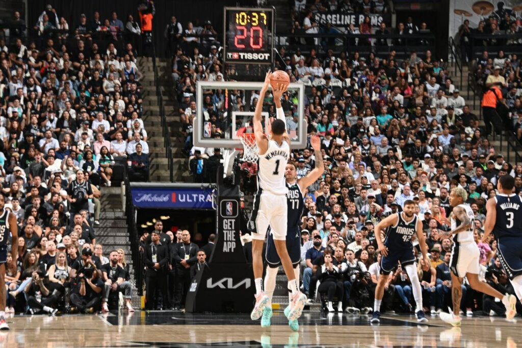 Así le fue a Wembanyama en su debut con los Spurs de San Antonio