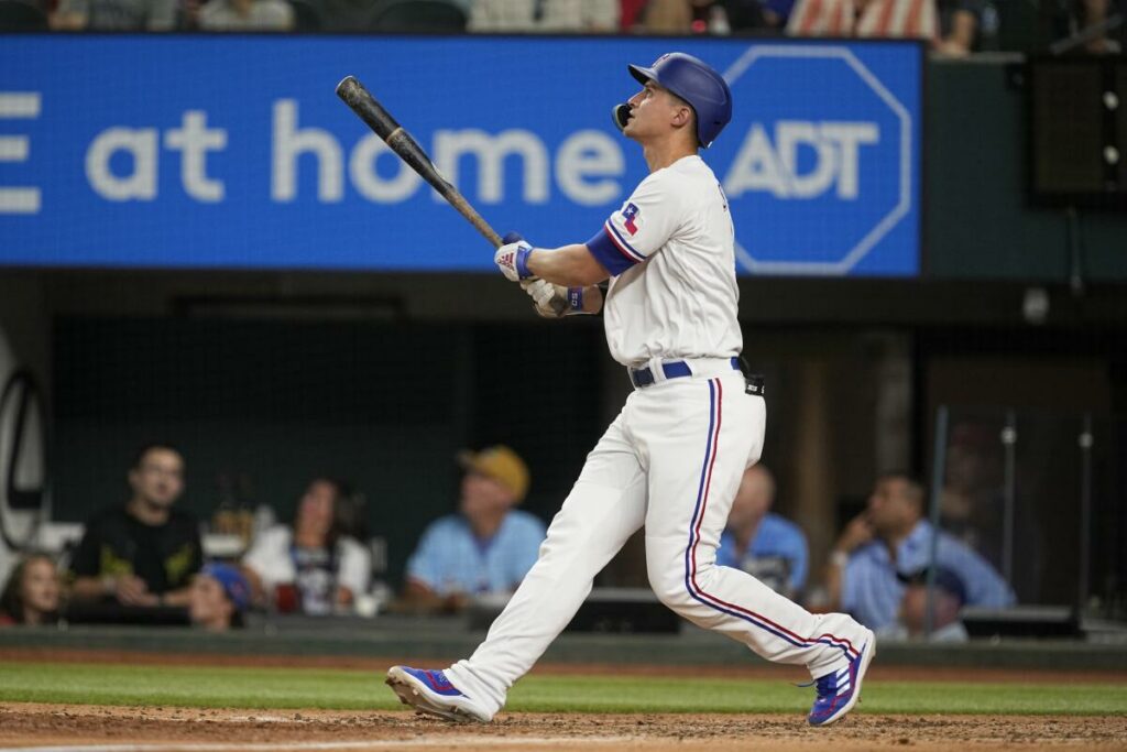 Corey Seager sigue rompiendo récord en la postemporada