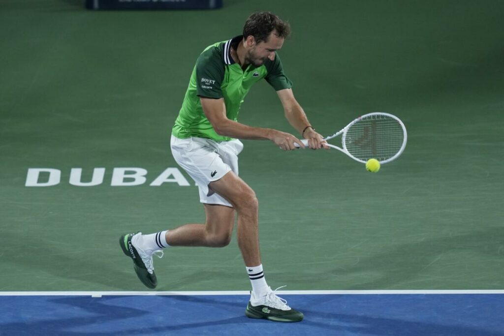 Medvedev y Rublev avanzan a semifinales en Dubái