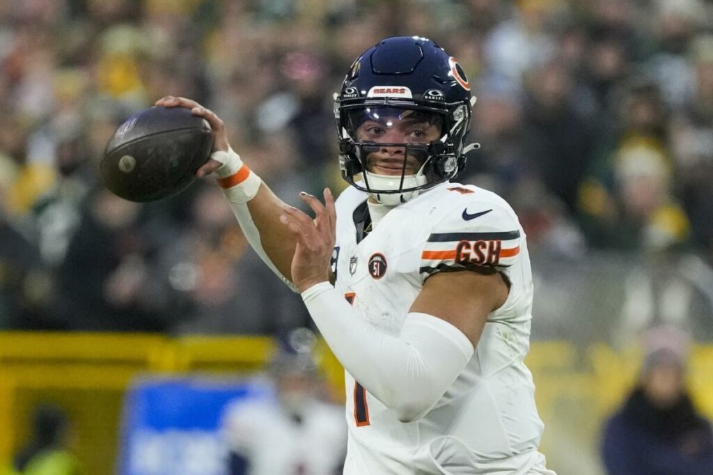 Fields es traspasado a los Steelers a cambio de una selección del draft 2025