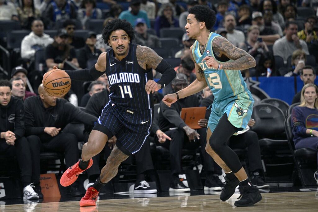 Orlando Magic vence a Hornets y asegura al menos un lugar en el play in del este