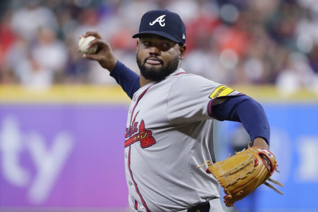 Reynaldo López sigue brillando en la lomita con los Braves y obtiene segundo triunfo de la temporada