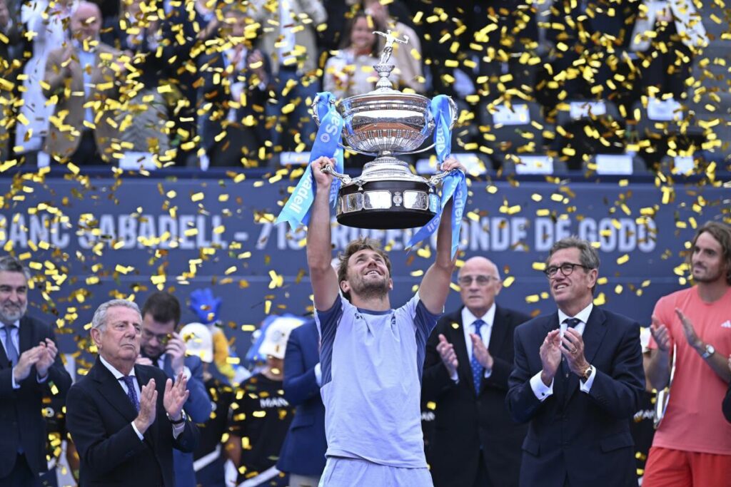 Ruud se corona campeón en Barcelona tras derrotar a Tsitsipas
