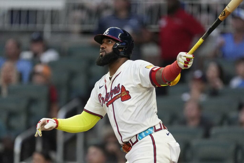 Ozuna conecta dos jonrones y Sale domina a su ex equipo, Atlanta gana serie ante Boston