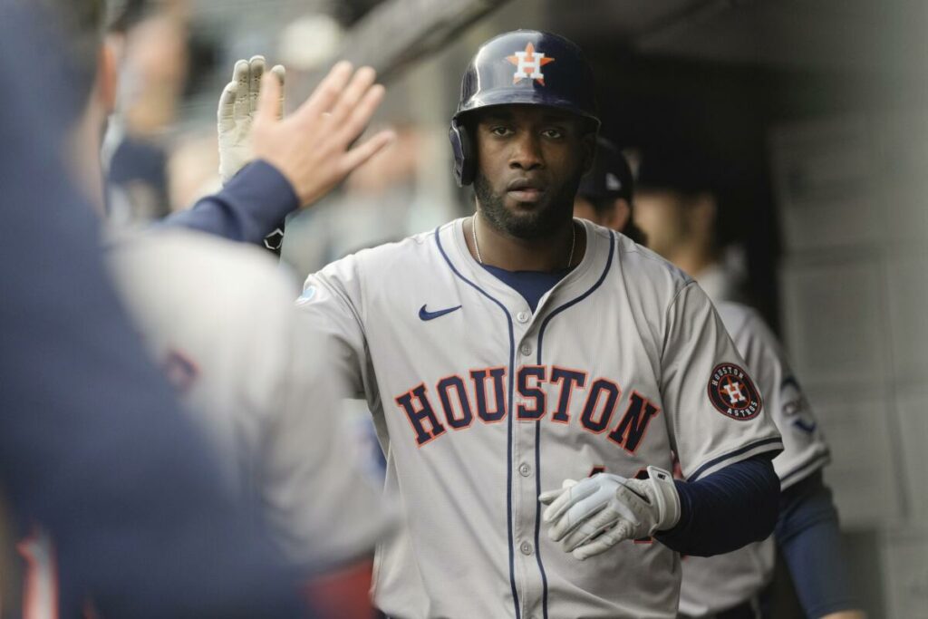 Álvarez y Singleton conectan cuandrangular, Astros evitan barrida ante Yankees