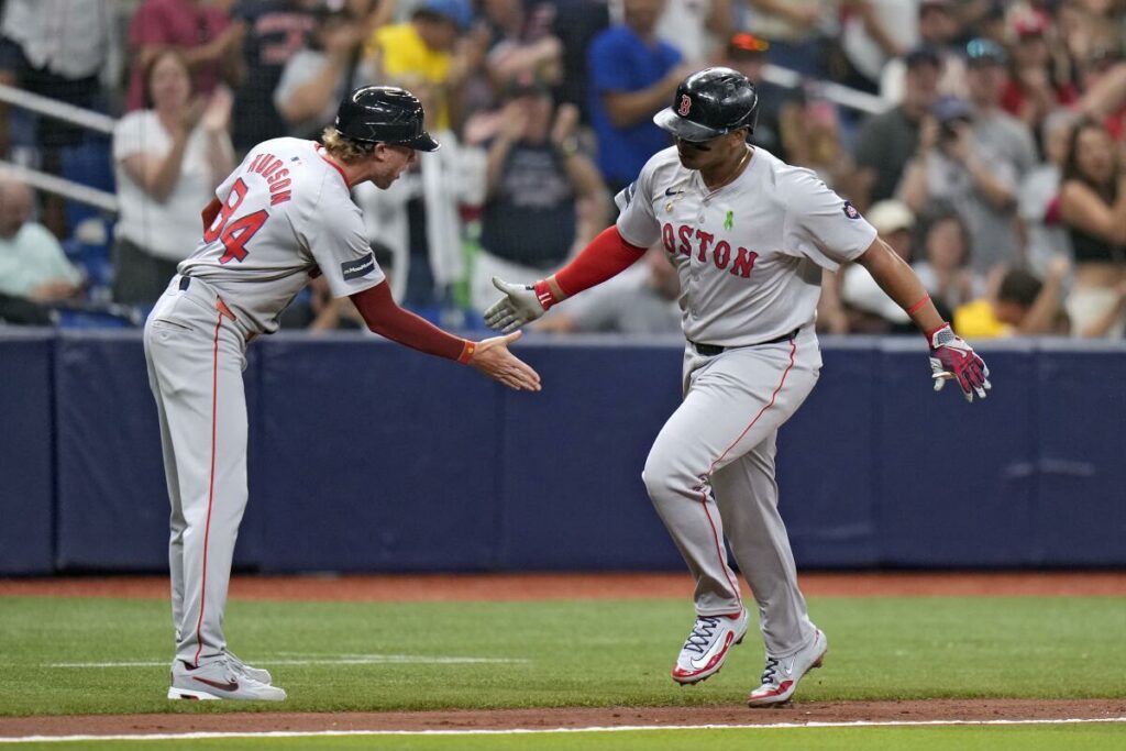 Devers conecta cuandrugular por sexto juego consecutivo y entra a los libros de historia