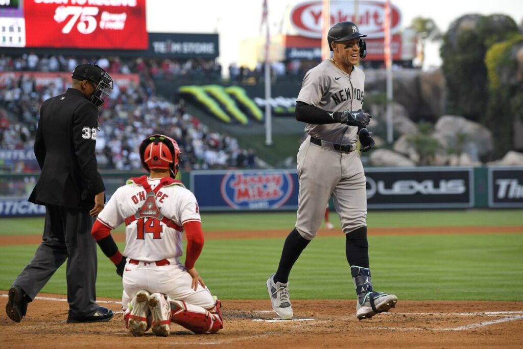 Judge alcanza la marca de 275 cuandragulares en victoria de Yankees