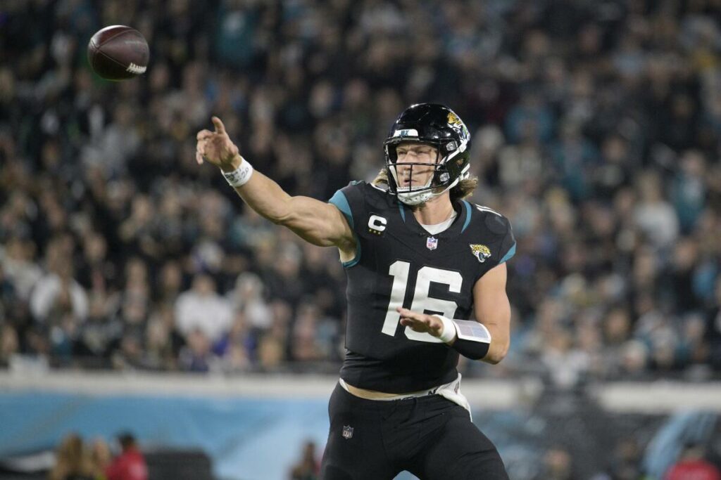 Jaguars esperarán último minuto para saber si Lawrence podrá jugar contra los Browns