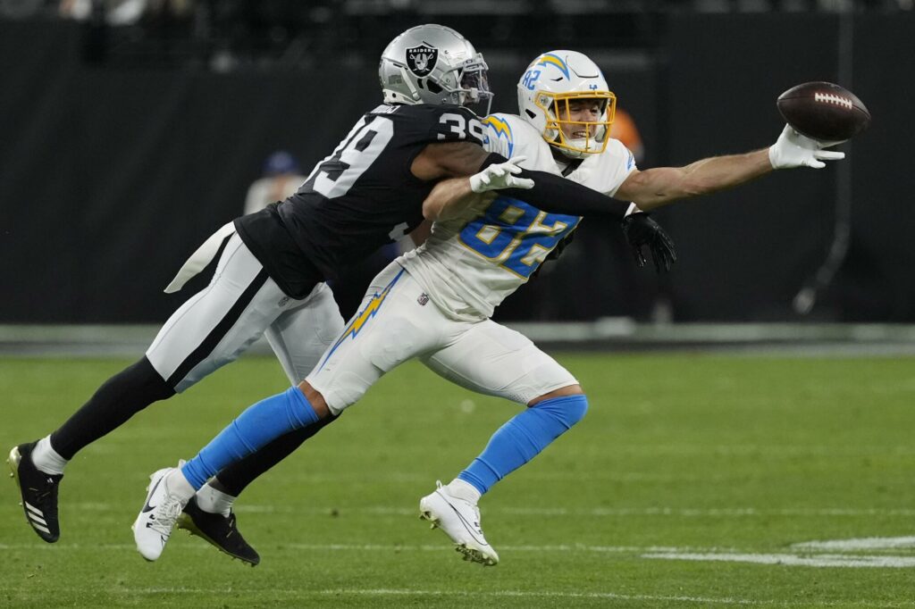 Raiders anotan mayor cantidad de puntos en la historia de la franquicia frente a Chargers