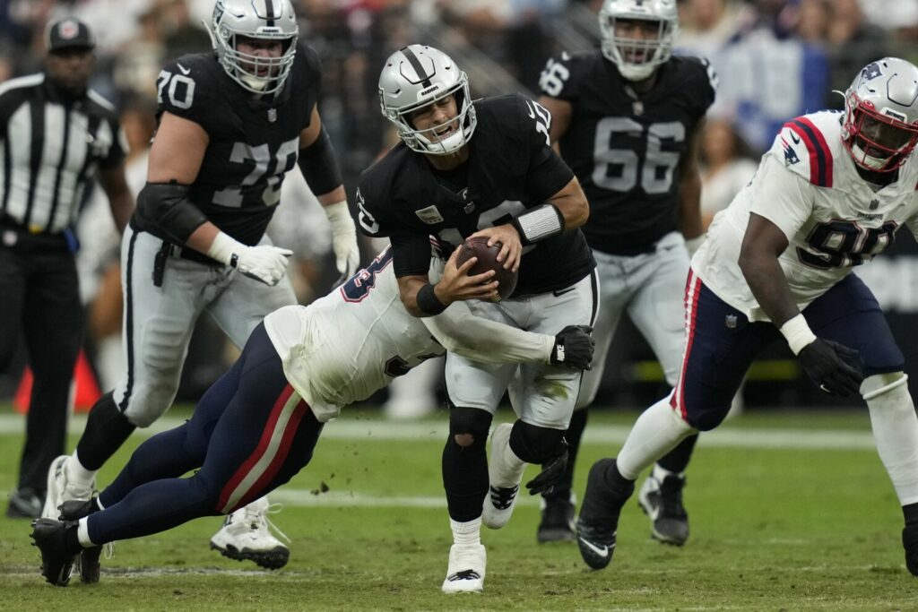Jimmy Garoppolo no jugará frente a los Bears debido a lesión en la espalda
