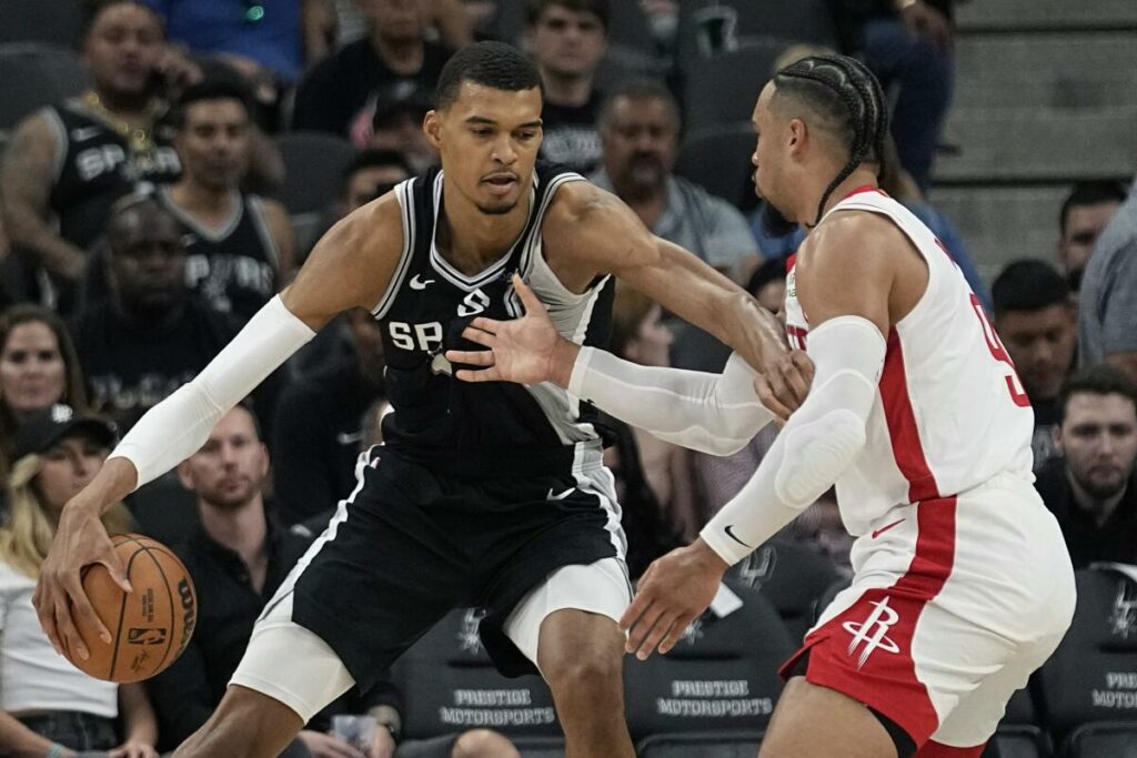 Victor Wembanyama y los Spurs logran su primera victoria de la temporada