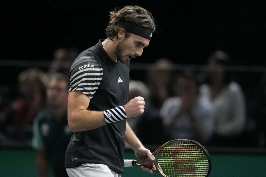 Stefanos Tsitsipas triunfa en suelo francés y certifica su participación en el ATP Finals
