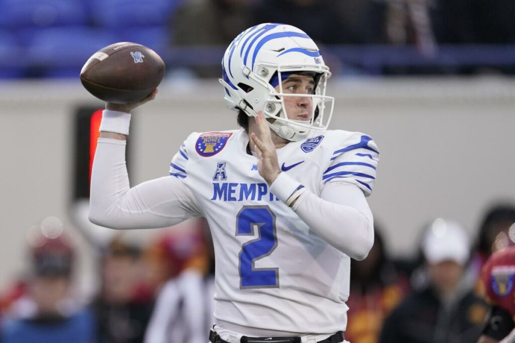 Heningan anota múltiples touchdowns y Memphis se impone en el Liberty Bowl