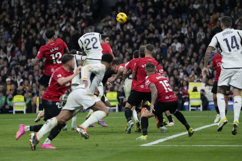 Real Madrid vence por la mínima al Mallorca y se mantiene en la cima del fútbol español