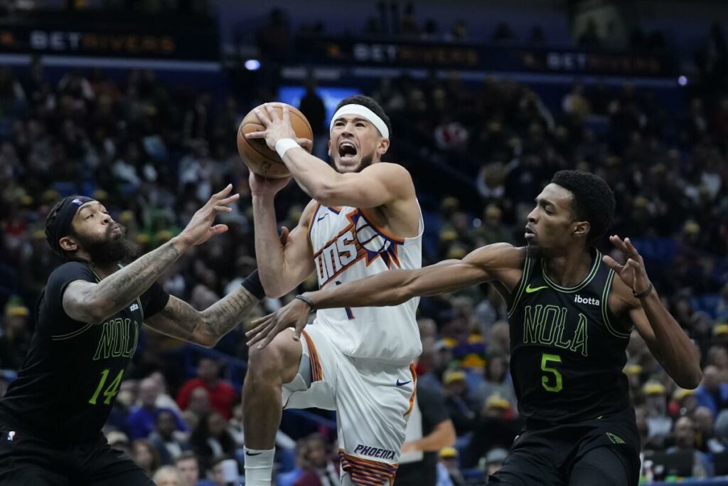 Booker anota mayor cifra de la temporada en victoria sobre Pelicans