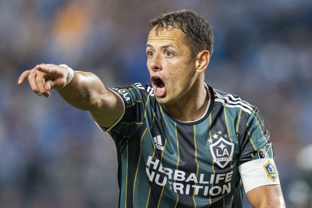 Chicharito regresa a Chivas tras más de una década en Europa y Estados Unidos