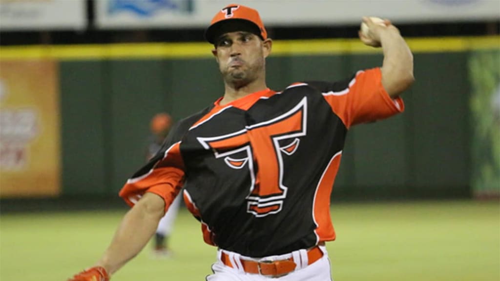 Raúl Valdes hizo historia y Toros del Este vence a Tigres en el Quisqueya
