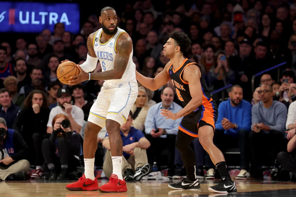 LeBron James pasa a Nash en lista de más asistencias