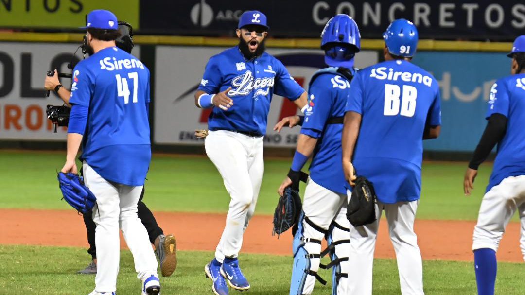 Licey anota siete carreras en el octavo, remonta ante Escogida y se coloca en primer lugar