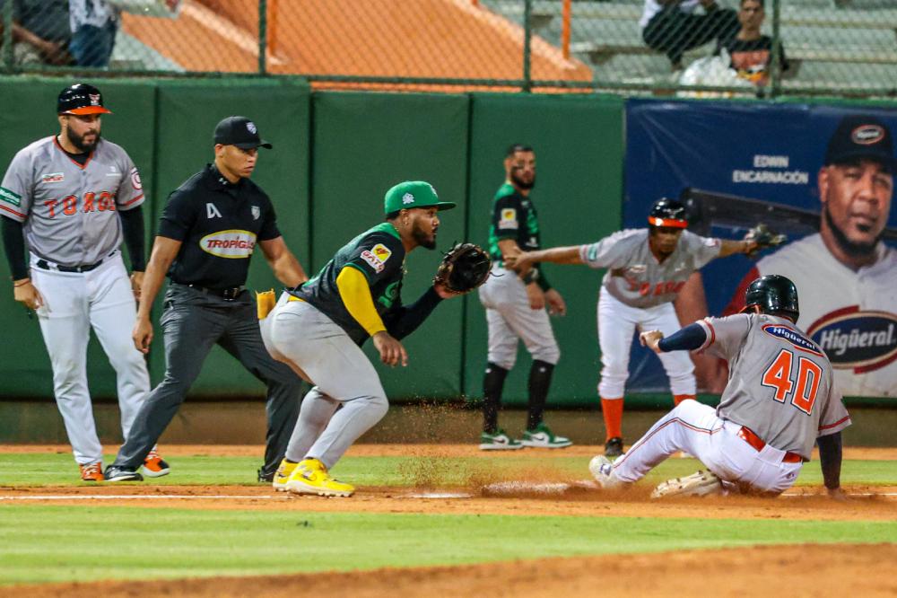 Estrellas vencen a Toros en Romana y mantiene el invicto tras tres partidos