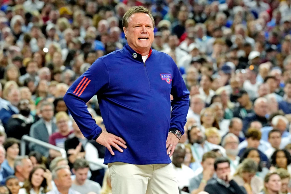 Bill Self se convierte en el entrenador mejor pagado de NCAA