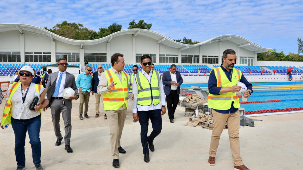 Avanza la carrera hacia Santo Domingo 2026: Cruz y Bisonó inspeccionan obras deportivas claves