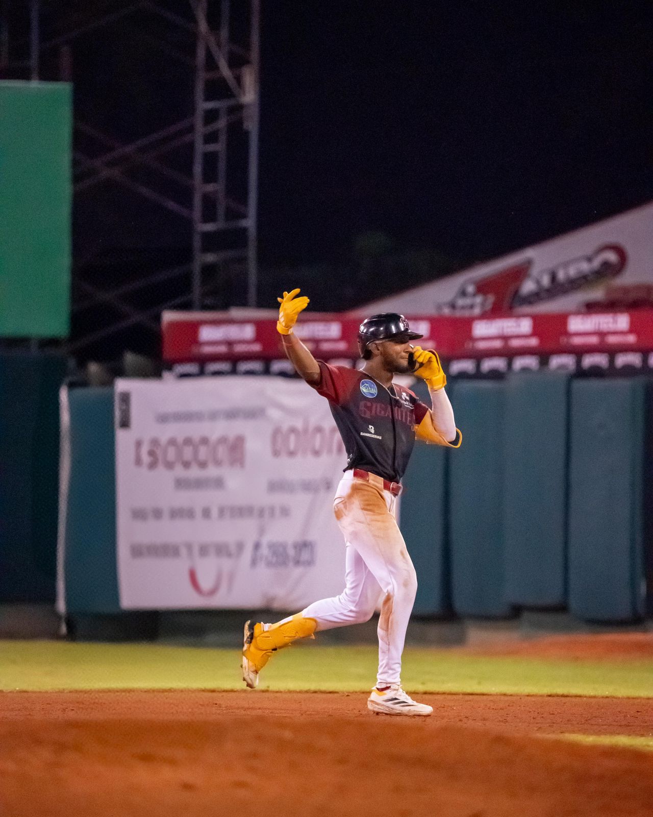 Gigantes con sencillo Johan Rojas deja en el terreno a las Estrellas