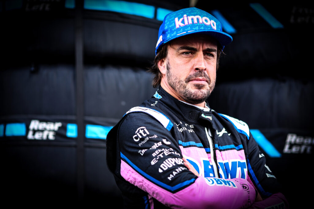 Fernando Alonso compara problemas de Alpine con los de Mclaren