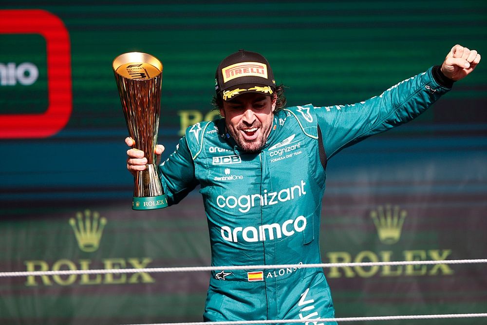 Alonso hace historia en Interlagos e iguala Prost en podios totales