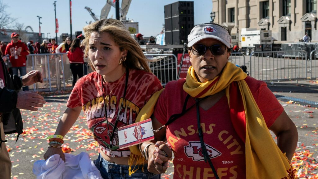 Tiroteo masivo en la parada del Super Bowl fue ocasionado por una disputa entre varias personas