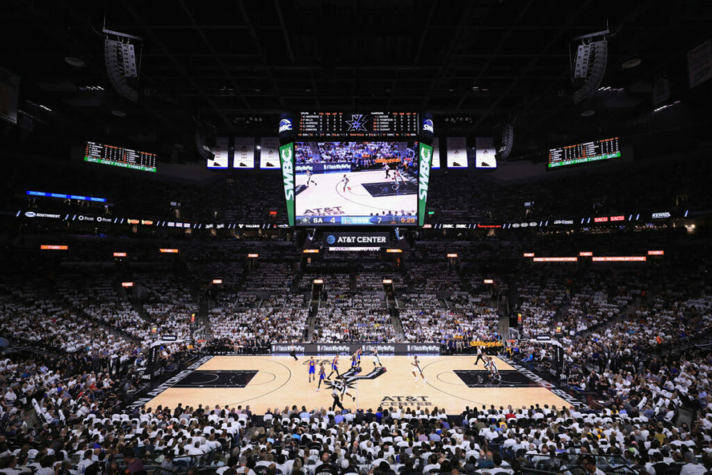 Spurs establecen récord de fanáticos en un partido de NBA