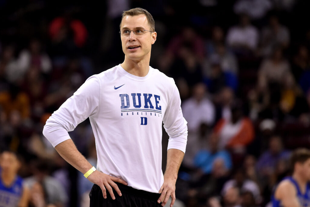 Jon Scheyer firma extensión de seis años con Duke