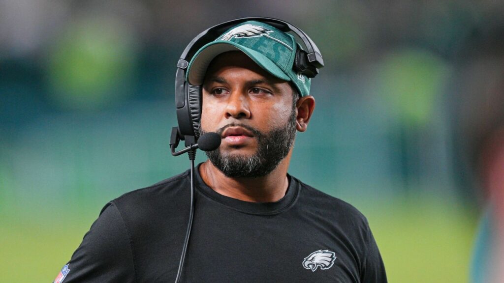 Eagles despiden a su coordinador defensivo tras colapso a final de temporada