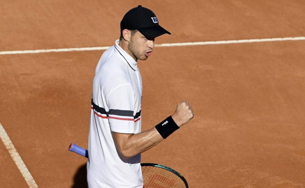 Jarry vence a Tsitsipas, avanza a semifinal en Roma y Chile hace historia en el torneo