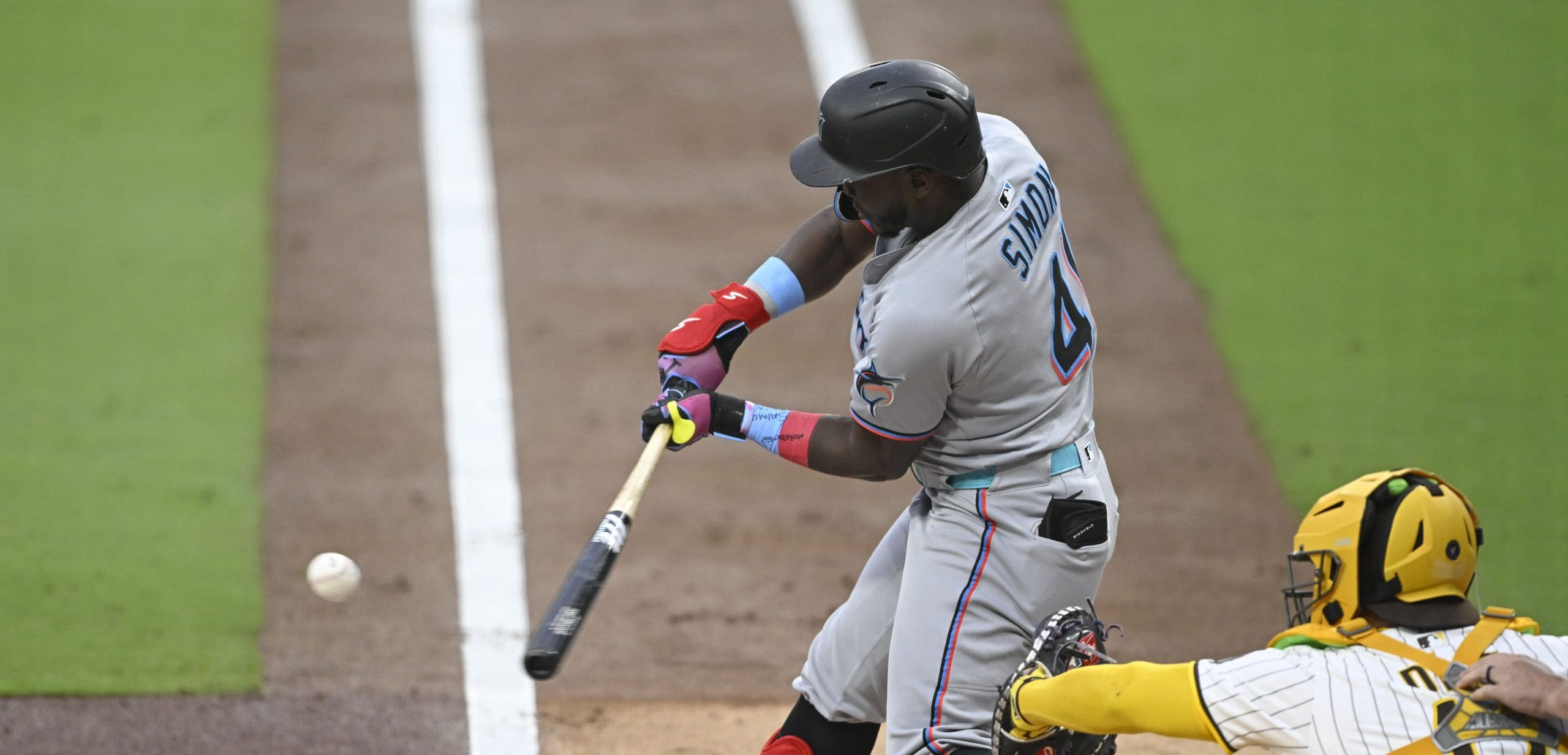 Ronny Simón es designado para asignación por los Marlins