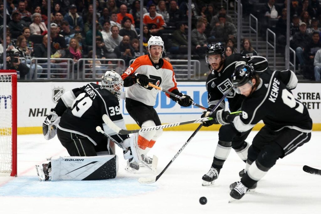 Kings golearon a Blues en su casa