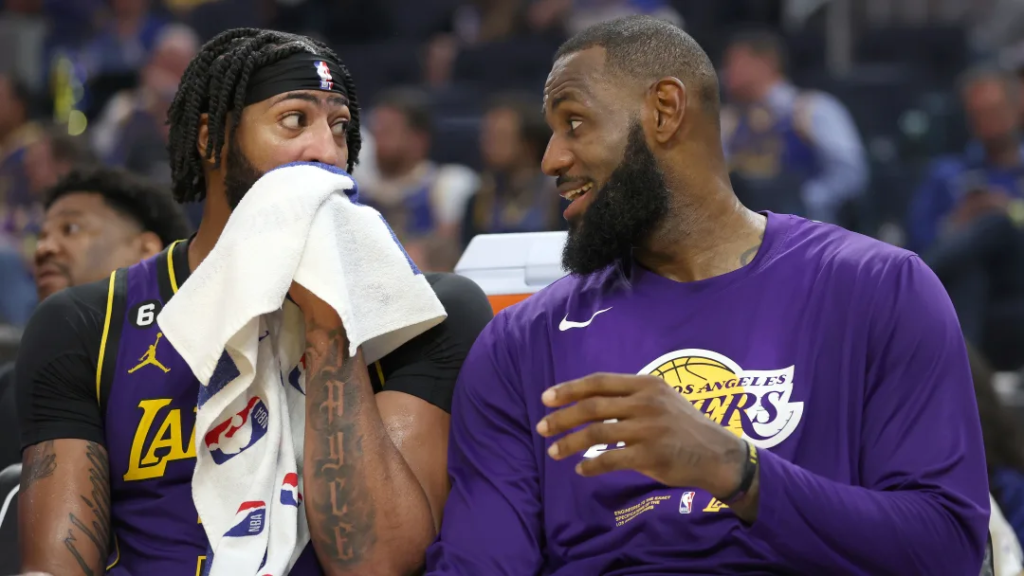 ¿Quién gana más dinero en la NBA, Anthony Davis o LeBron James?