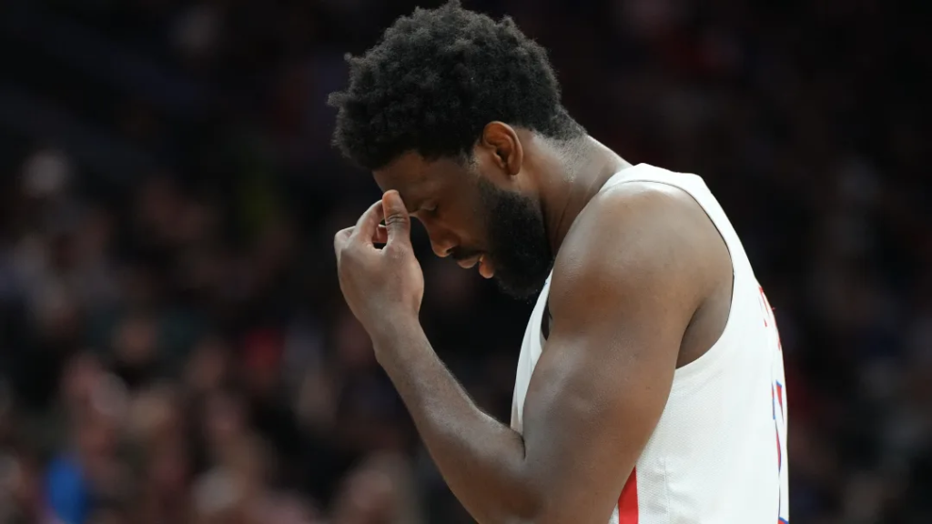 La cantidad de partidos que podría perderse Joel Embiid debido a su lesión en el pie