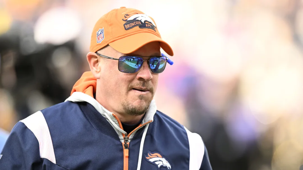Nathaniel Hackett fue despedido como entrenador en jefe de los Broncos