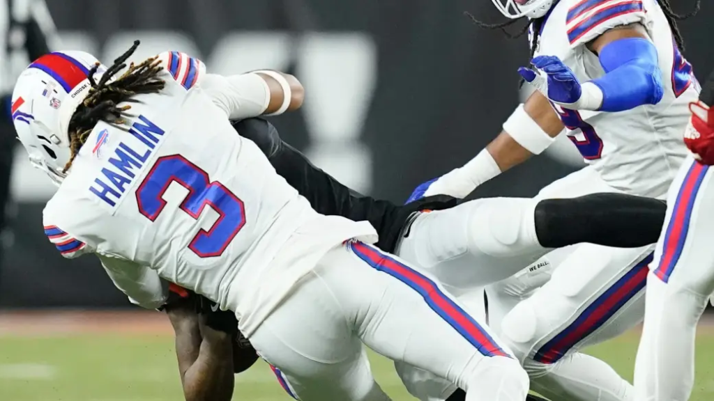 Damar Hamlin de los Bills colapsó ante los Bengals y fue llevado de emergencia al hospital