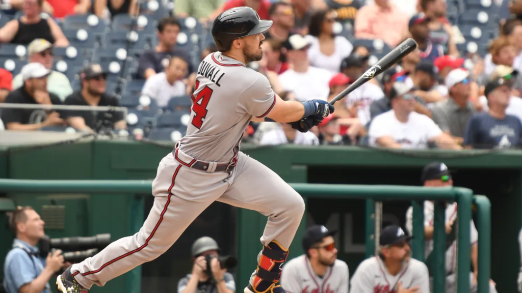 Boston Red Sox cerquita de firmar a Adam Duvall