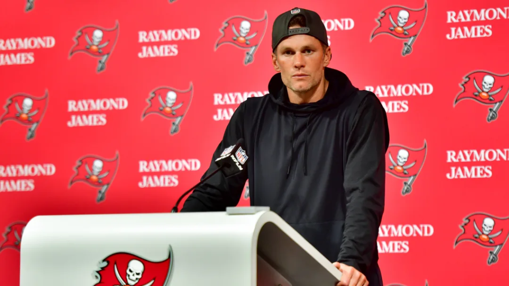 VIDEO: Tom Brady rompe el silencio sobre si va a continuar en la NFL