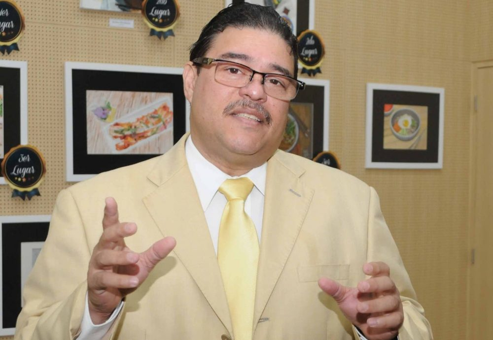 Camacho recibe al presidente continental del deporte teqball