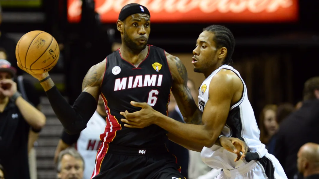 Camiseta de LeBron James de las Finales de la NBA fue subastada por US$3.7 millones